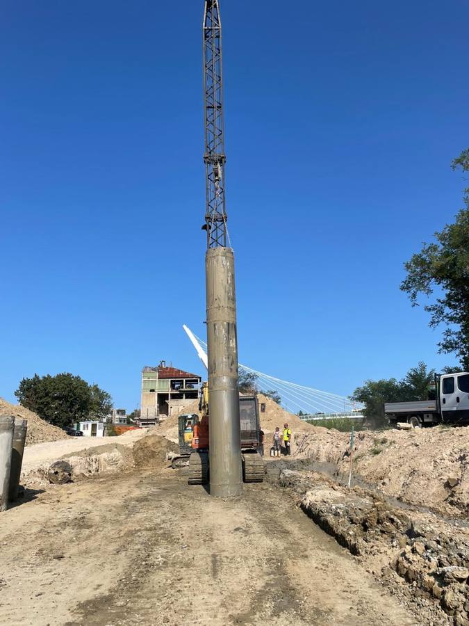 Sollevamento di un tubo di rivestimento in calcestruzzo