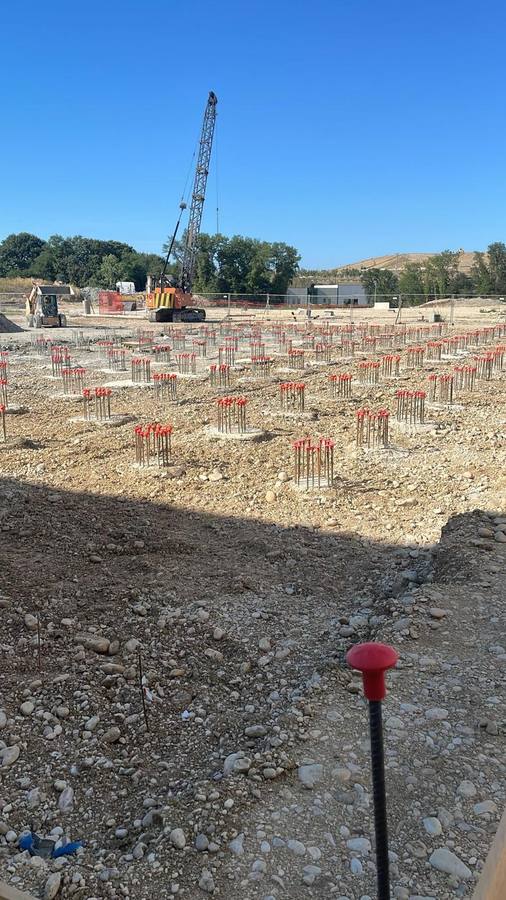 Pali di fondazione completati con i tappi di sicurezza